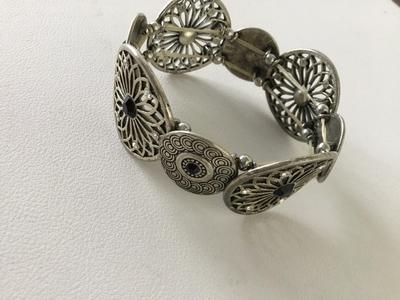 Silver tone stretchy fashion bracelet