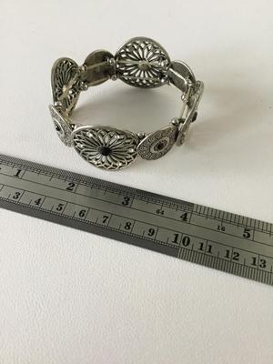 Silver tone stretchy fashion bracelet