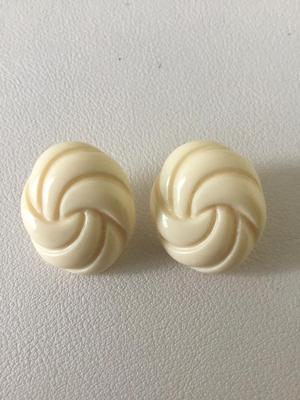 Beautiful style fashion earrings