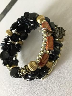 Wire beaded plastic fashion bracelet