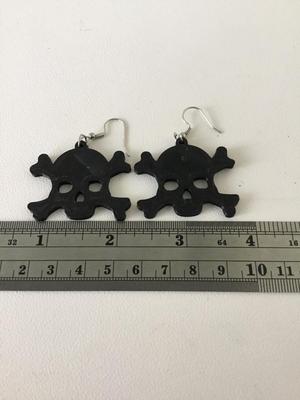 Black skull fashion earrings