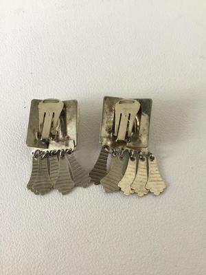 Vintage fashion clip on earrings unmarked