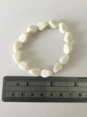White fashion stretchy bracelet