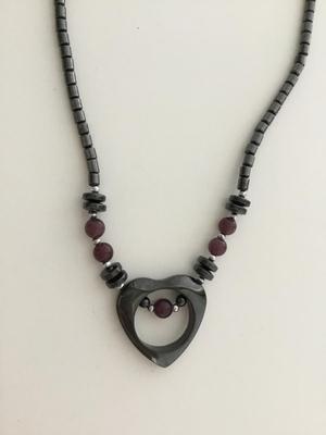 Beautiful vintage black heart dark purple beaded fashion necklace