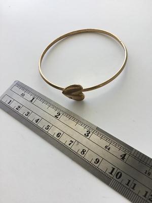 Beautiful gold tone fashion heart bangle