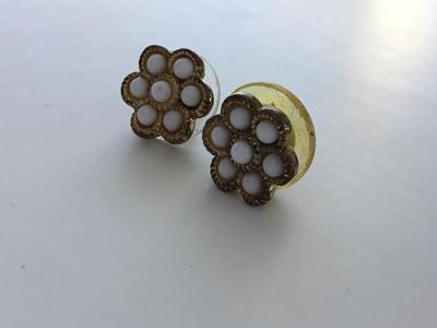 Beautiful gold tone stud fashion earrings