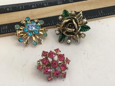 Lot of Vintage Pins