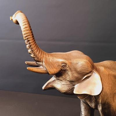 LOT 10: Fuji Elephant 8-Day Mystery Swinging Clock