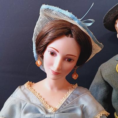 LOT 11: Franklin Mint Heirloom Gone with the Wind 19" and 12" Dolls