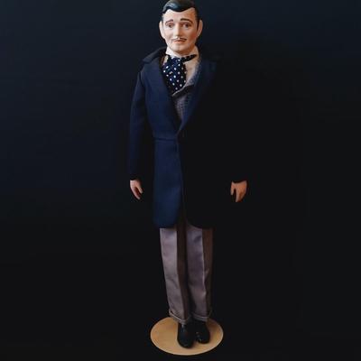 LOT 11: Franklin Mint Heirloom Gone with the Wind 19" and 12" Dolls