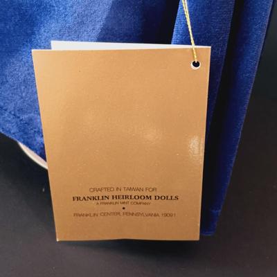 LOT 11: Franklin Mint Heirloom Gone with the Wind 19" and 12" Dolls