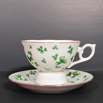 LOT 19: Lefton Shamrock Music Box Teapot and Teacup with O'Dunk 'n' O'Bright Placemats and Mugs & More