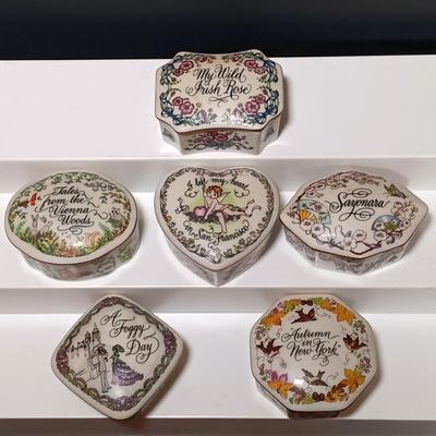 LOT 22: Franklin Mint 1984 Set of (6) 'World's Most Romantic Love Songs' Music Boxes