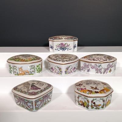 LOT 22: Franklin Mint 1984 Set of (6) 'World's Most Romantic Love Songs' Music Boxes