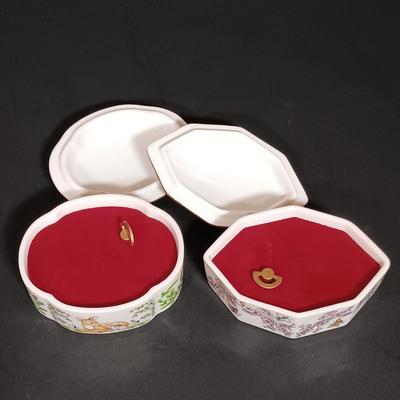 LOT 22: Franklin Mint 1984 Set of (6) 'World's Most Romantic Love Songs' Music Boxes