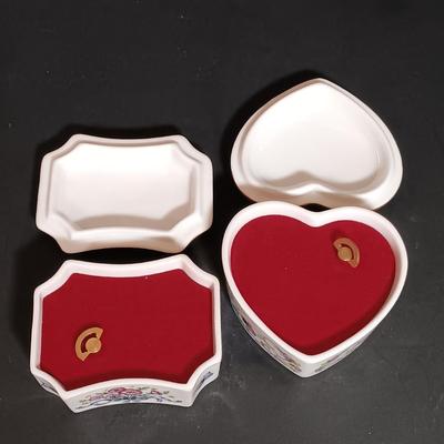 LOT 22: Franklin Mint 1984 Set of (6) 'World's Most Romantic Love Songs' Music Boxes
