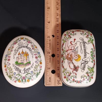 LOT 23: Franklin Mint 1984 Set of (6) 'World's Most Romantic Love Songs' Music Boxes