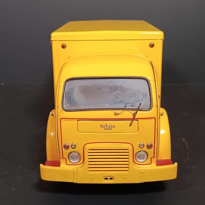 LOT 25: Danbury Mint Coca-Cola 1927 and 1966 Die-Cast Delivery Trucks