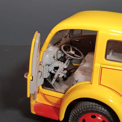 LOT 25: Danbury Mint Coca-Cola 1927 and 1966 Die-Cast Delivery Trucks