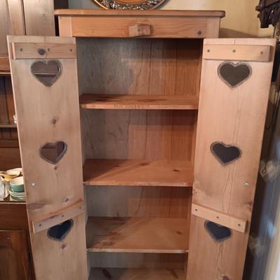 LOT 26: Country Primitive 5ft Pine Wood Cabinet