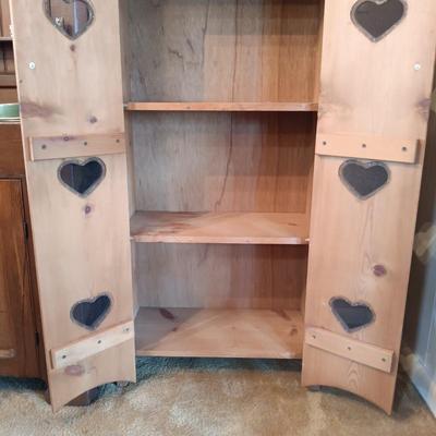 LOT 26: Country Primitive 5ft Pine Wood Cabinet