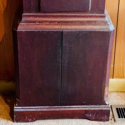 LOT 38: Antique Wooden Grandfather Clock with Golden/Brass Face and Golden/Brass Eagle Finials