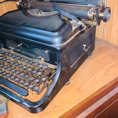 LOT 42: Vintage/Antique Remington Noiseless Typewriter