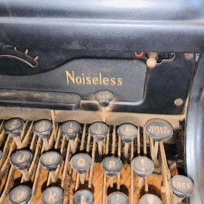 LOT 42: Vintage/Antique Remington Noiseless Typewriter