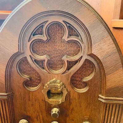 LOT44: Vintage Philco-Ford Model R-90 Tube Radio