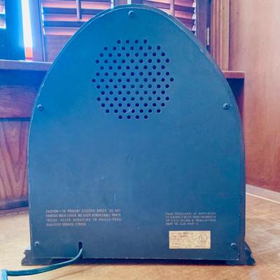 LOT44: Vintage Philco-Ford Model R-90 Tube Radio