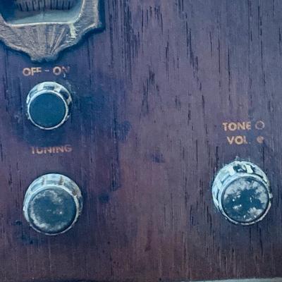 LOT44: Vintage Philco-Ford Model R-90 Tube Radio