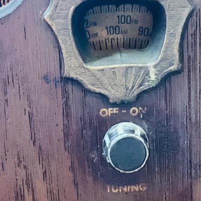 LOT44: Vintage Philco-Ford Model R-90 Tube Radio