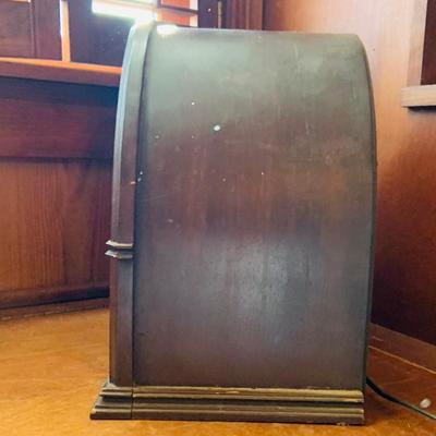 LOT44: Vintage Philco-Ford Model R-90 Tube Radio