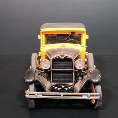 Canister. Danbury Mint Coca-Cola Soda Fountain Clock w/ Coca-Cola Bear Pickup Truck & 1931 Delivery Truck
