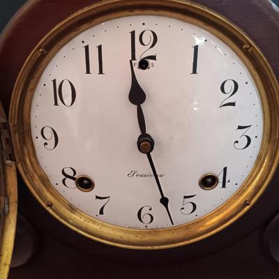 LOT 165: Sessions Wood Tambour Mantel Clock