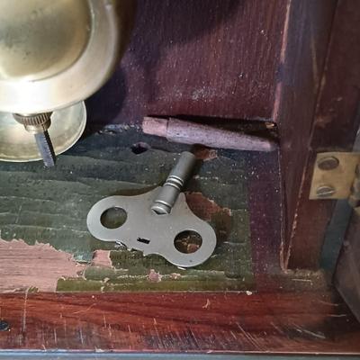 LOT 168: E. Ingraham 'Mascot' 8-Day Mantel Clock