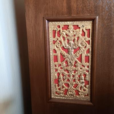 LOT 173: Antique Wood and Brass Bracket Clock