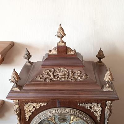 LOT 173: Antique Wood and Brass Bracket Clock
