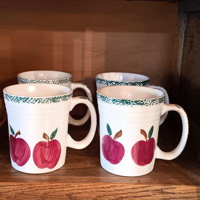 LOT 175: Large Collection of Apple Themed Kitchenware and Decor