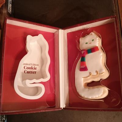 LOT 181: Large Collection of Cat-Themed Decor