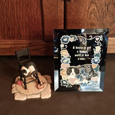 LOT 181: Large Collection of Cat-Themed Decor