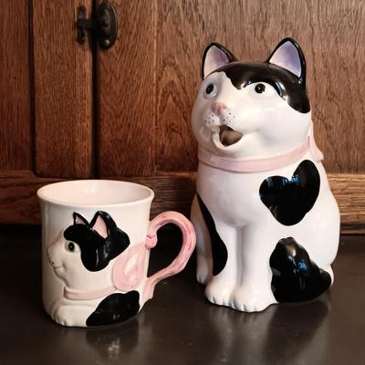 LOT 181: Large Collection of Cat-Themed Decor