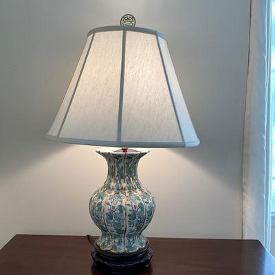 SR1163 Vintage Chinese Pottery Accent Lamp