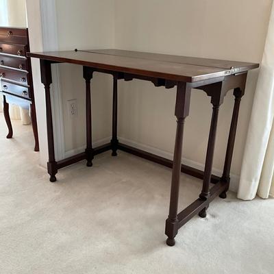 SR1164 Vintage Kittinger Colonial Williamsburg QueenAnne Style Flip Top Table