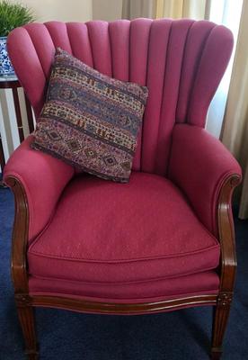 LOT 1L: Barrel Back Arm Chair with Accent Pillow