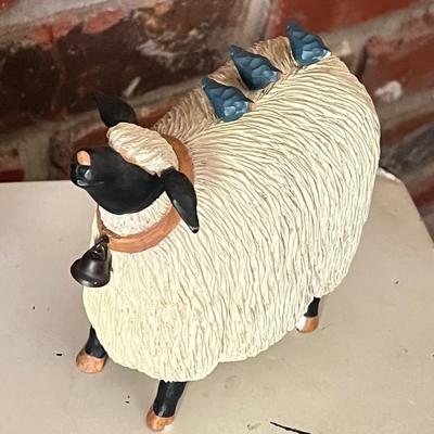 LOT 66F: Home Decor Lot - Vintage Tins and More