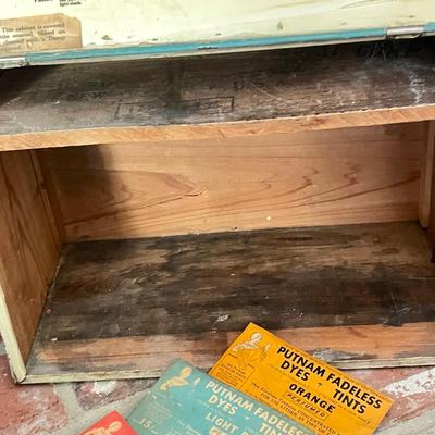 LOT 66F: Home Decor Lot - Vintage Tins and More