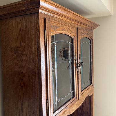 LOT 75K: Vintage Kitchen / Dining Hutch / China Cabinet