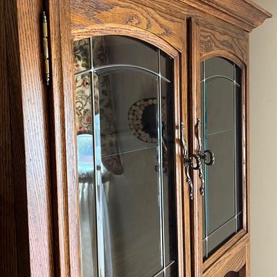 LOT 75K: Vintage Kitchen / Dining Hutch / China Cabinet