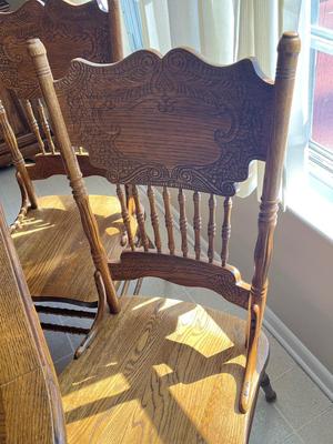 LOT 76K: Kitchen / Dining Claw-Foot Table w/ 6 Chairs